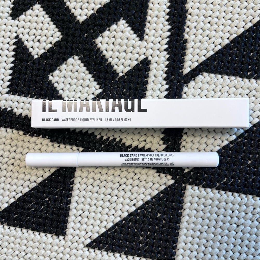 Il Makiage Black Card Liquid Ultra Black Waterproof Eyeliner - Picture 4 of 5
